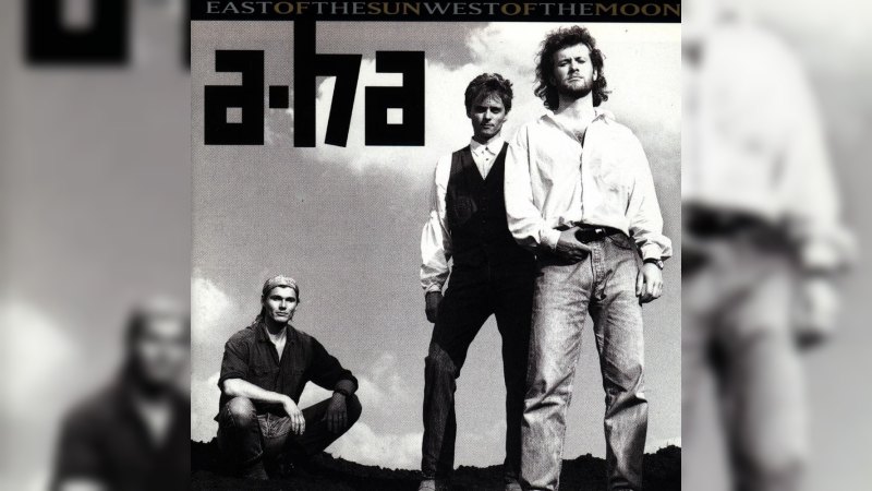 Обложка альбома East of the Sun, West of the Moon