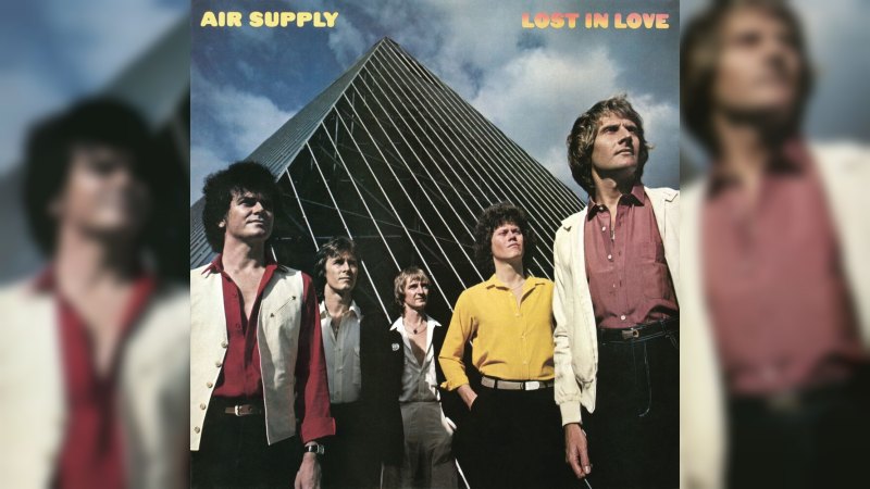 Обложка альбома Lost in Love