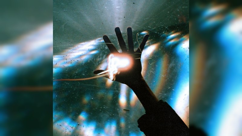 Обложка альбома The Sky, the Earth & All Between