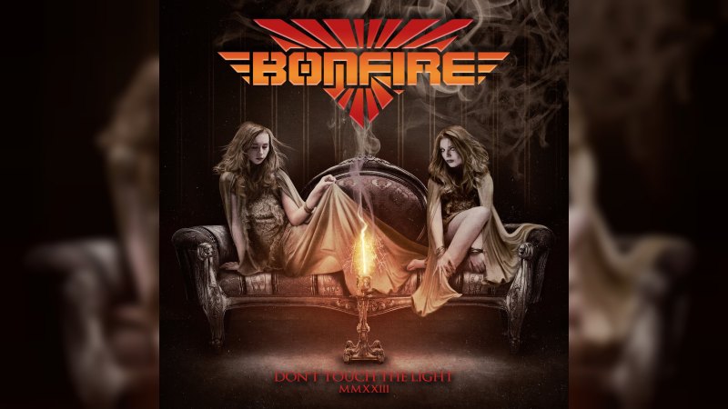 Обкладинка альбому Don't Touch the Light