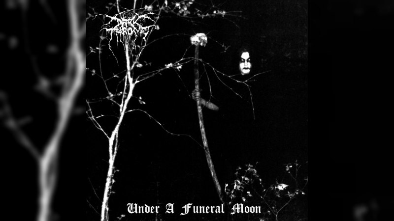 Обложка альбома Under a Funeral Moon