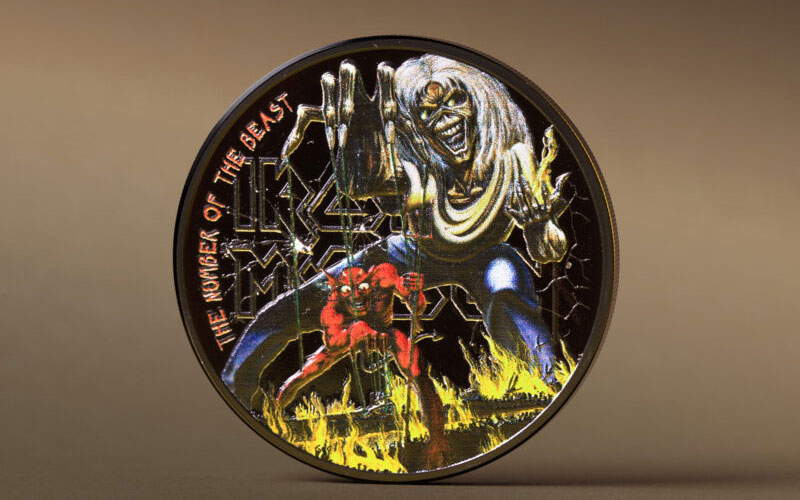 Коллекционные золотые монеты и банкноты Iron Maiden