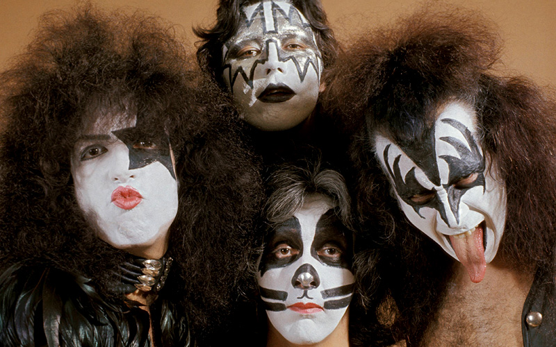 Исчерпывающая история культового макияжа Kiss